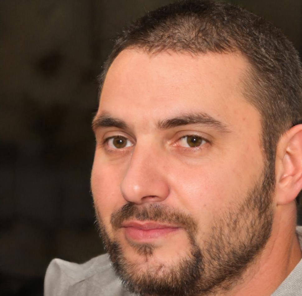 Alejandro Morales - Director Creativo